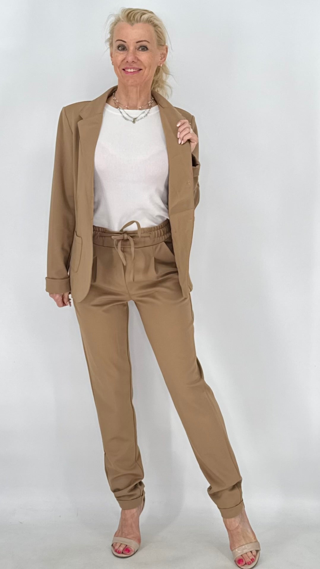 ESViViD Hose mit Umschlag, Camel