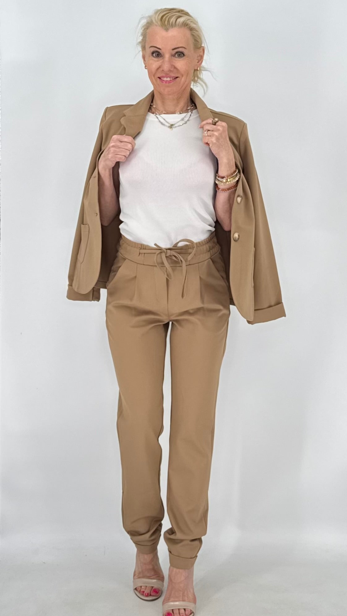 ESViViD Hose mit Umschlag, Camel