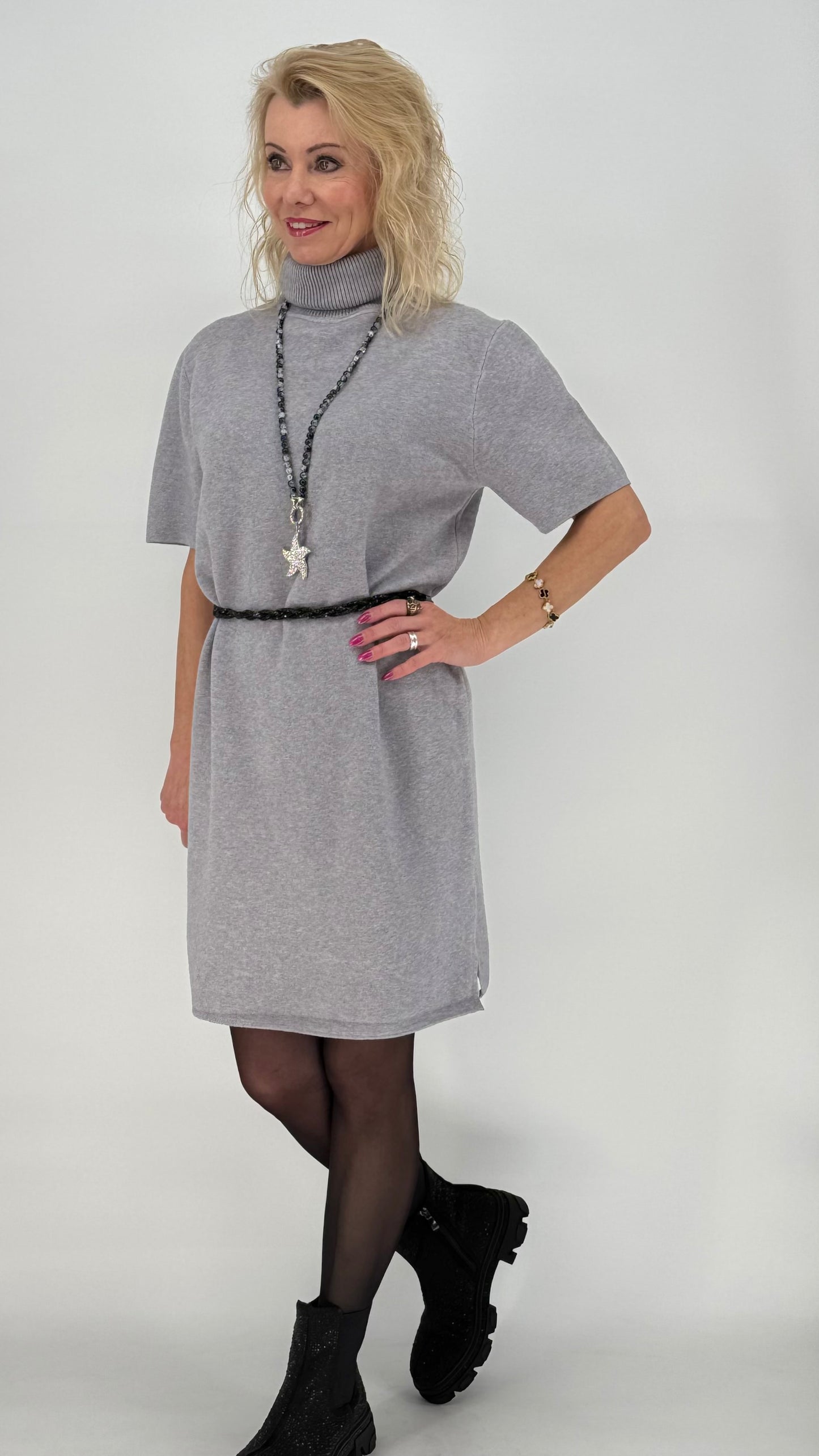 Kleid mit kurzen Ärmeln