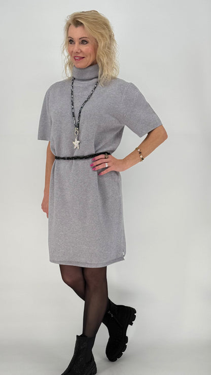 Kleid mit kurzen Ärmeln