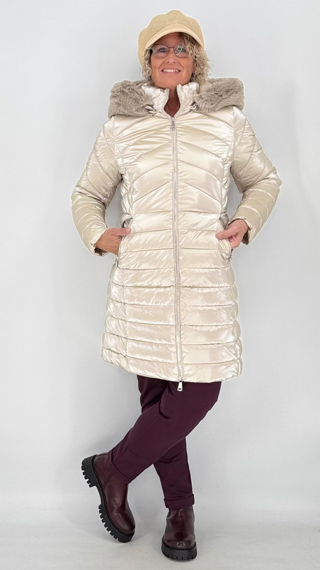 Stepp-Mantel glänzend, creme und braun