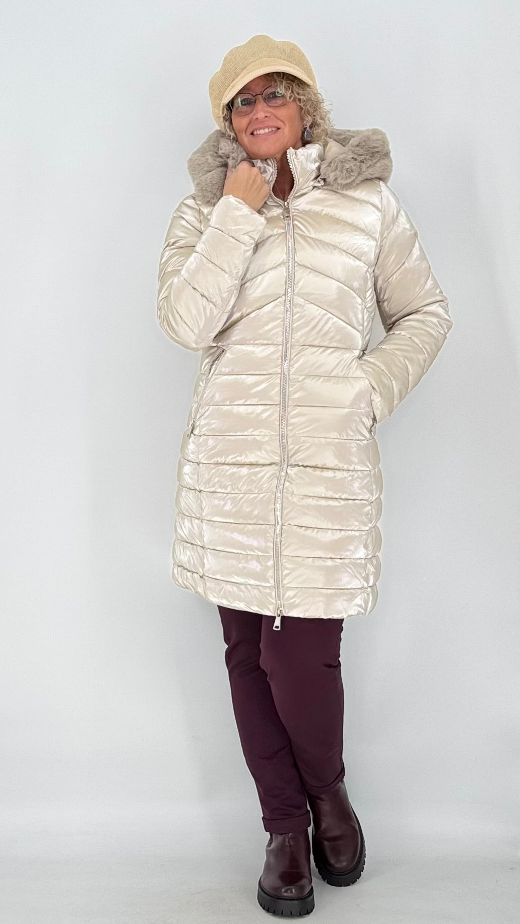 Stepp-Mantel glänzend, creme und braun