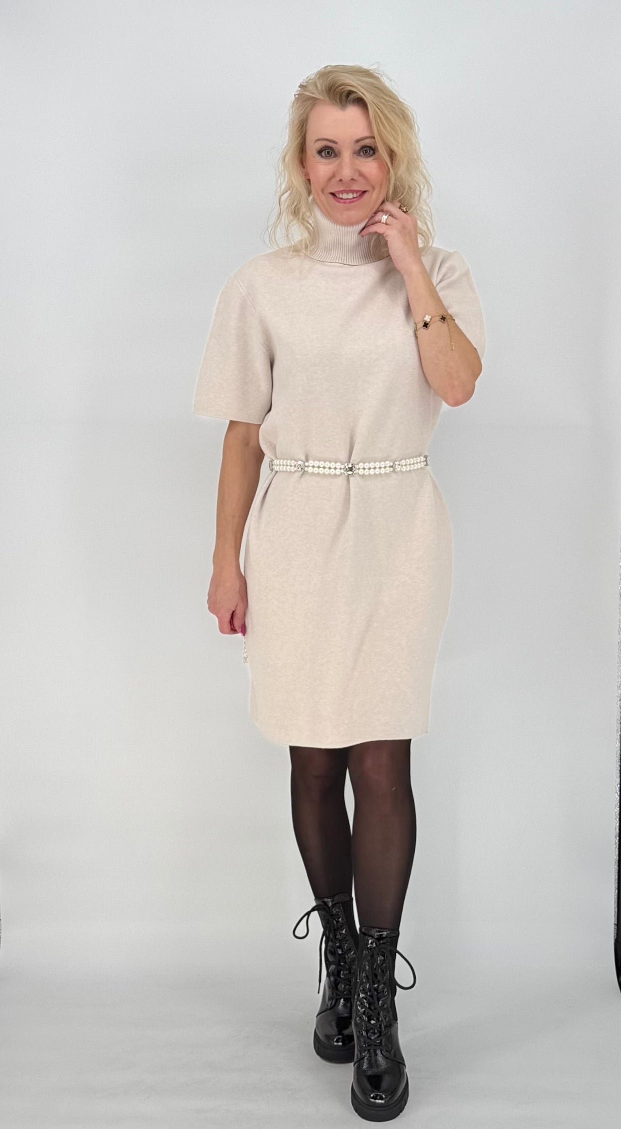 Kleid mit kurzen Ärmeln