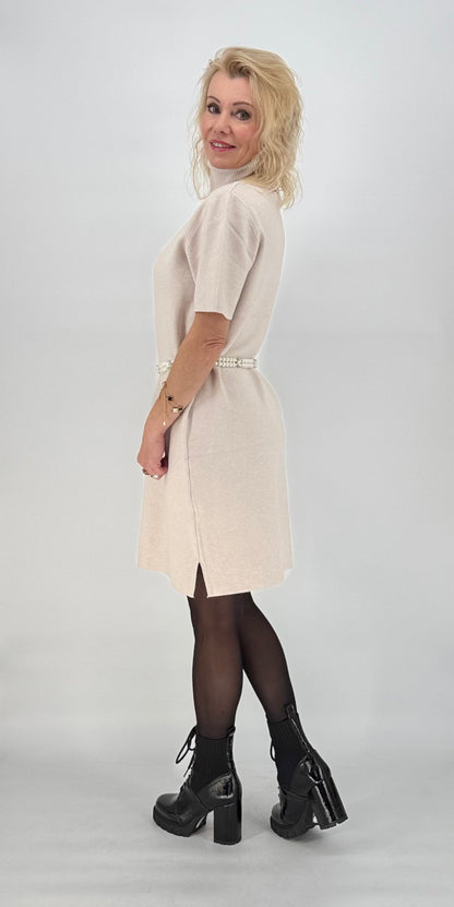 Kleid mit kurzen Ärmeln