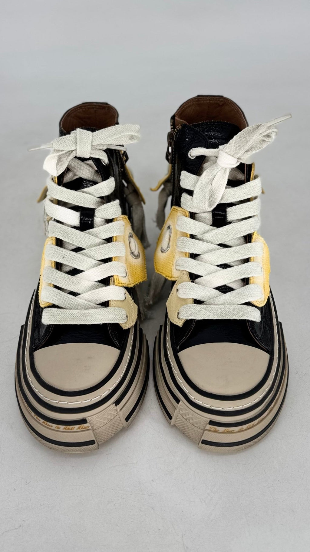 Sneaker Rebecca White, Lackleder in Schwarz mit Gelb - By Elena FashionBy Elena Fashion