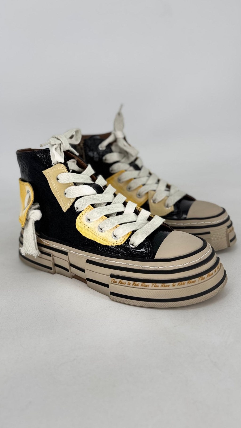 Sneaker Rebecca White, Lackleder in Schwarz mit Gelb - By Elena FashionBy Elena Fashion