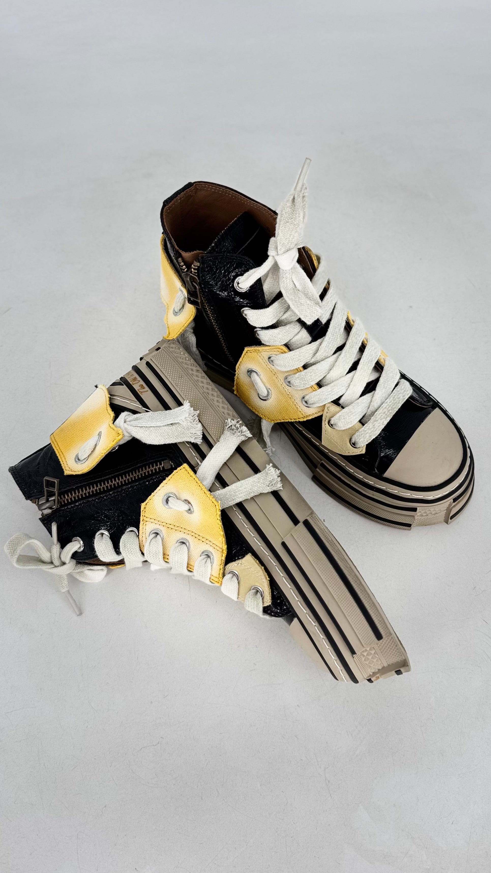 Sneaker Rebecca White, Lackleder in Schwarz mit Gelb