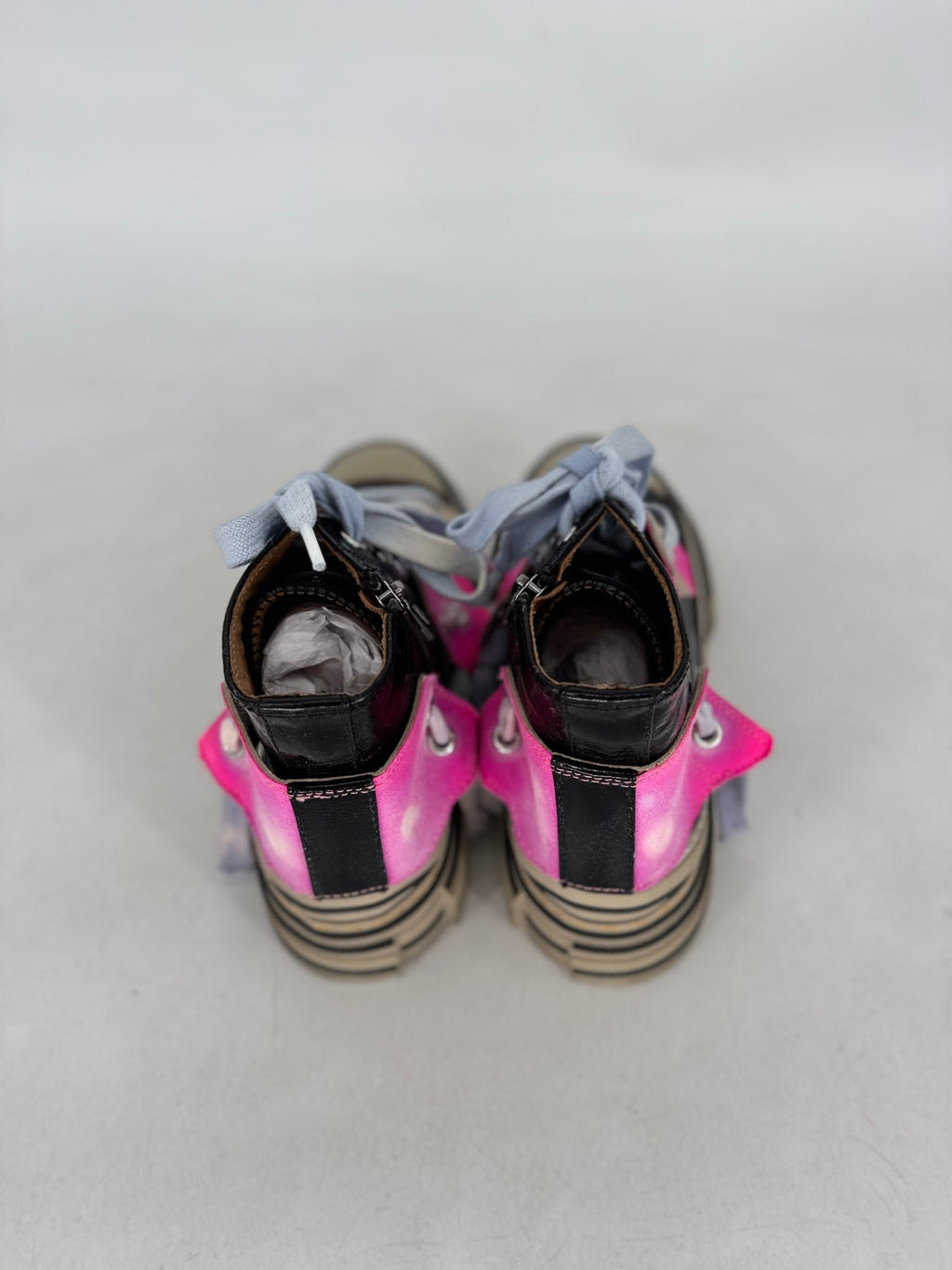 Sneaker Rebecca White, Lackleder in Schwarz mit Pink - By Elena FashionBy Elena Fashion
