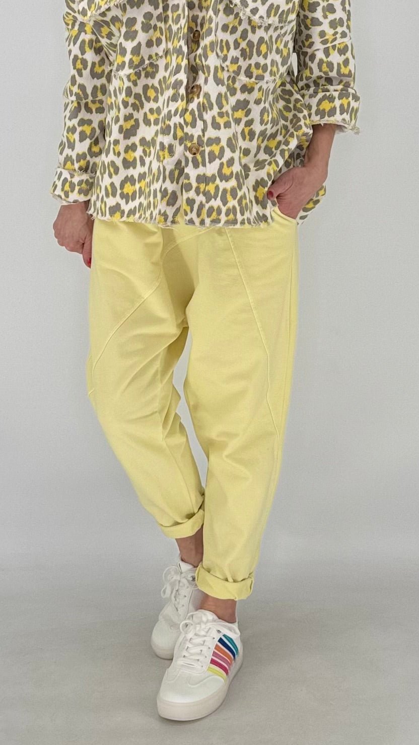 Lässige Baggy Hose in Gelb und Creme - By Elena FashionBy Elena Fashion