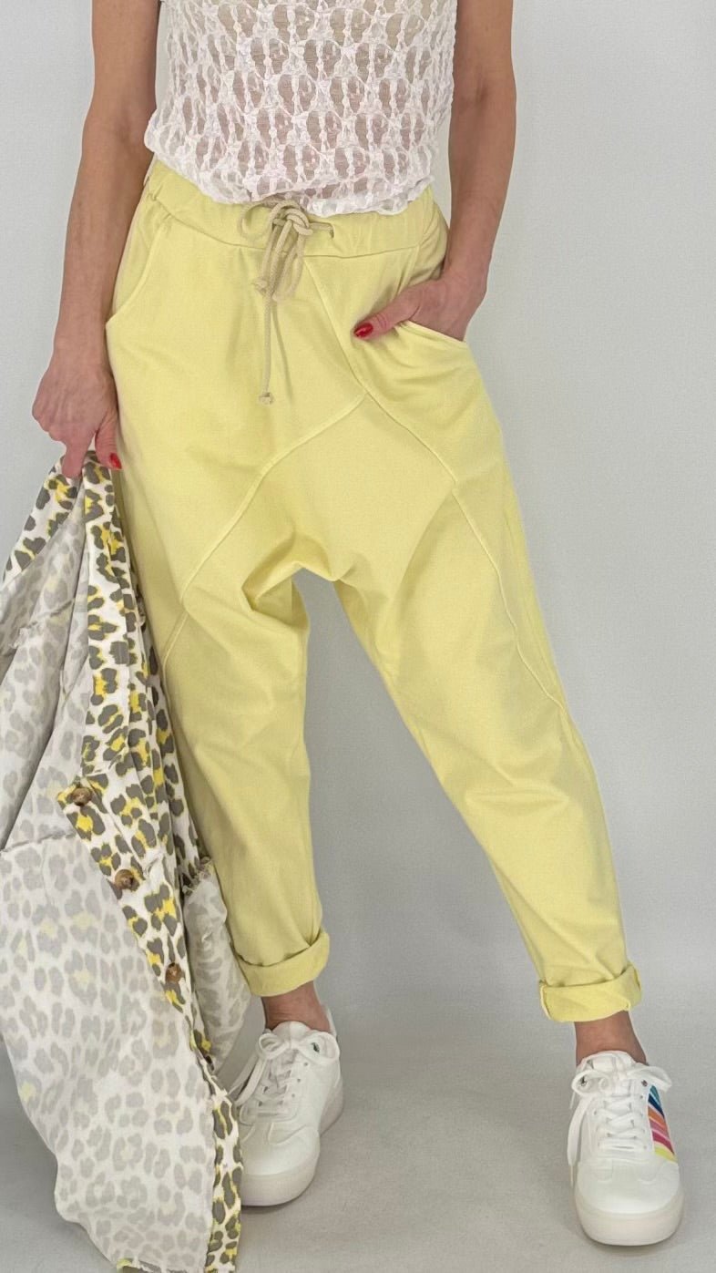 Lässige Baggy Hose in Gelb und Creme - By Elena FashionBy Elena Fashion