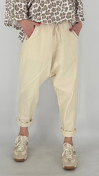 Lässige Baggy Hose in Gelb und Creme - By Elena FashionBy Elena Fashion