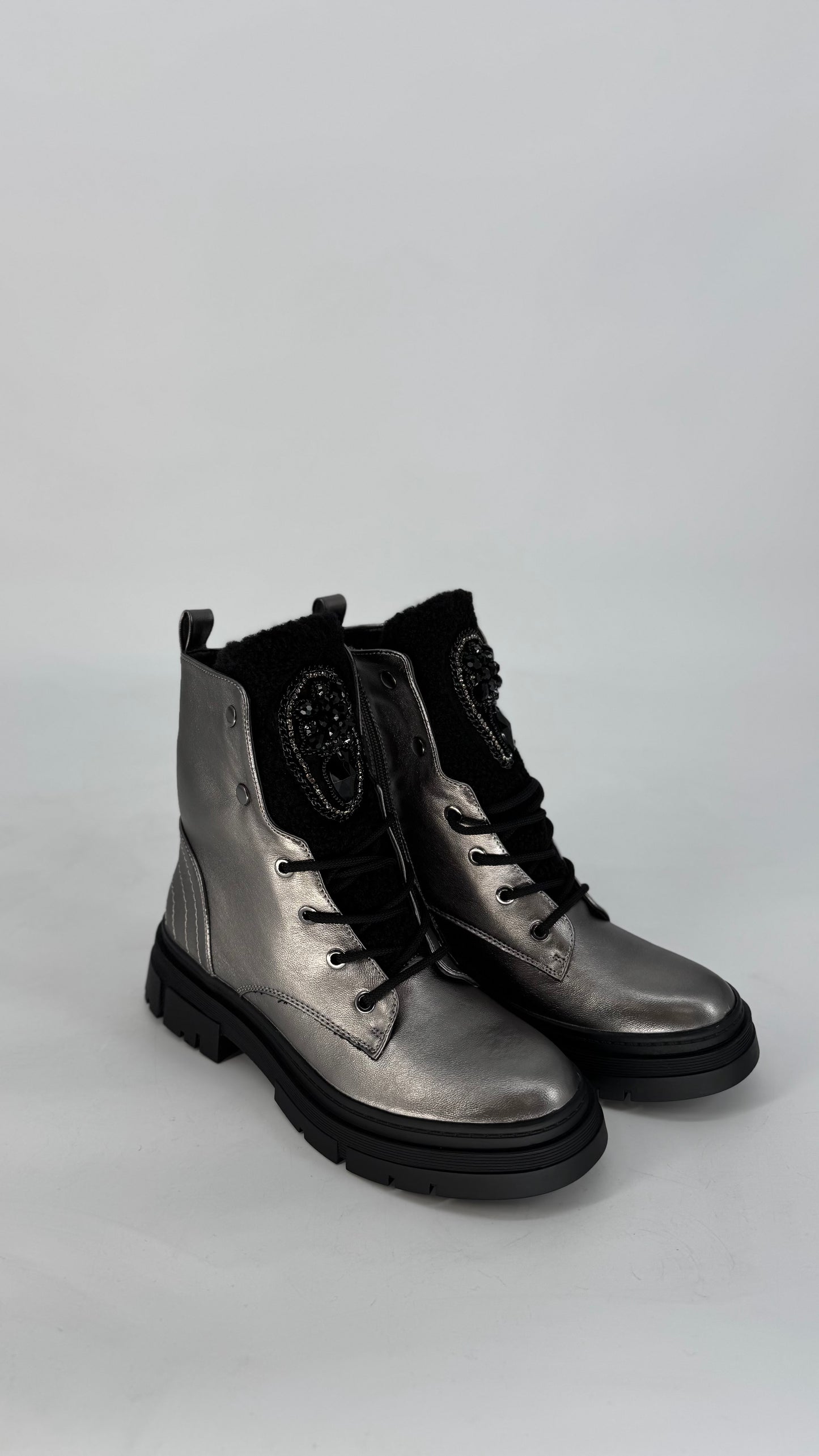 Boots dunkelgrau mit Strass Details K-99266