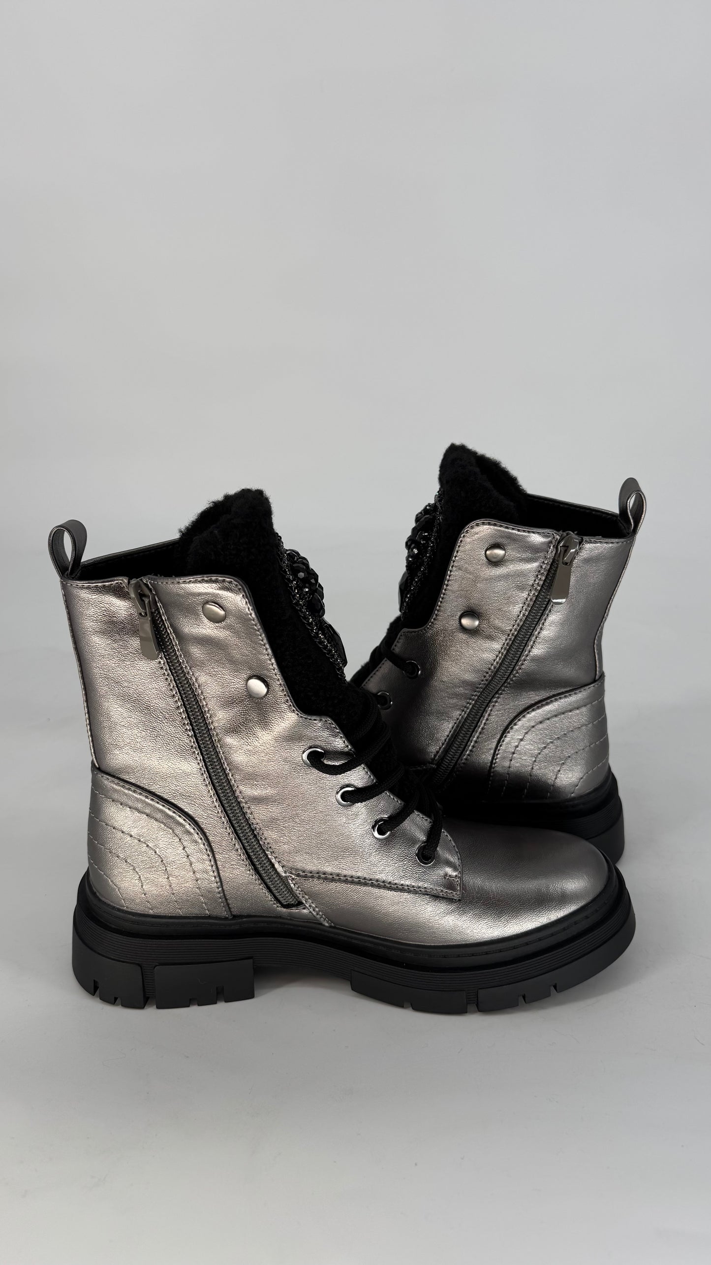 Boots dunkelgrau mit Strass Details K-99266