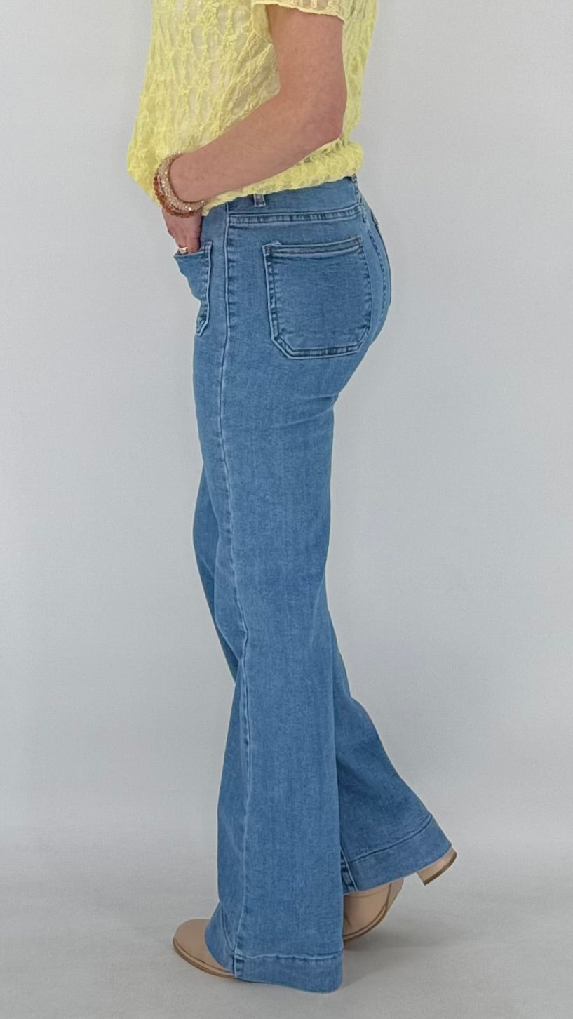 Mid Waist Jeans mit Designerknöpfen, in Blau