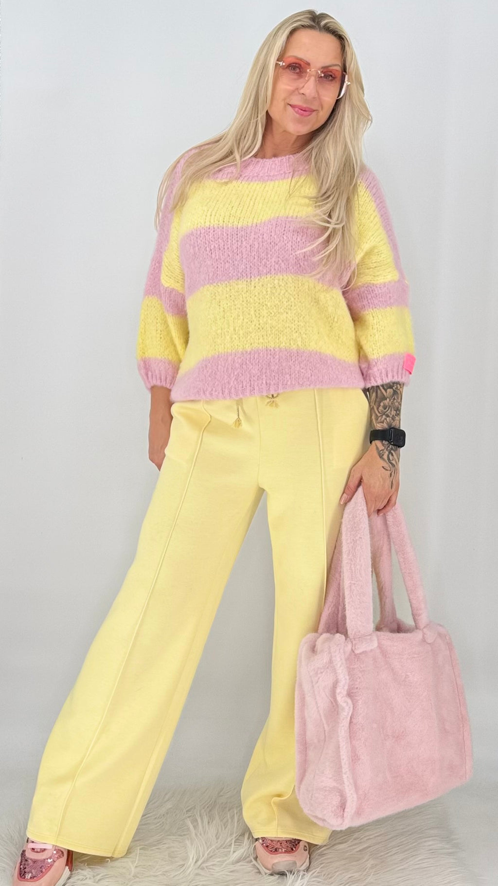 Strickpullover in Pastellfarben