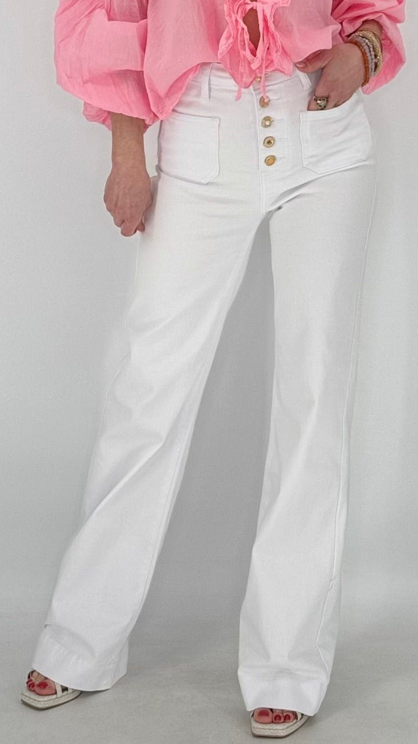 Mid Waist Jeans mit Designerknöpfen, Weiß