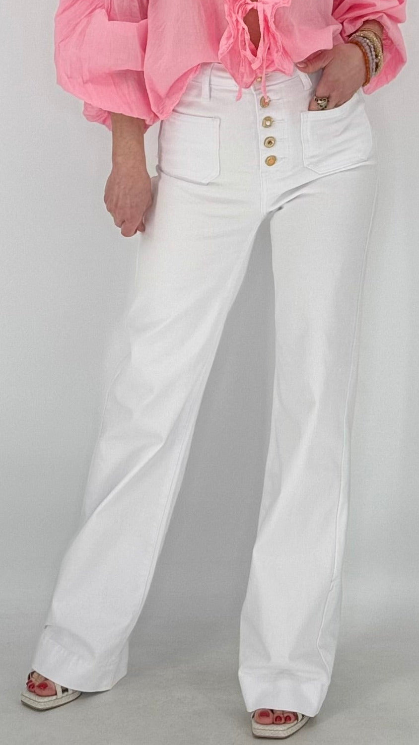 Mid Waist Jeans mit Designerknöpfen, Weiß