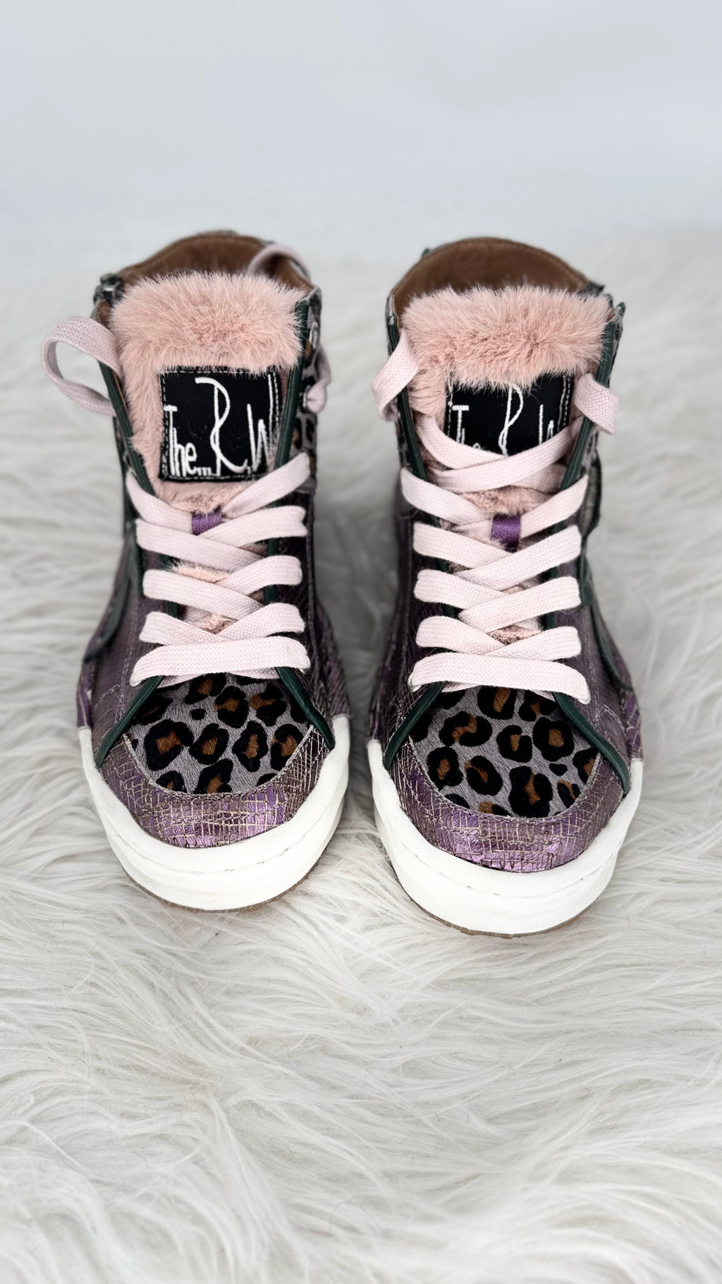 Trendige High-Top Sneaker in Lila mit Leo-Details