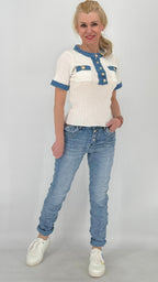 Jeans in Blau mit Designerknöpfen