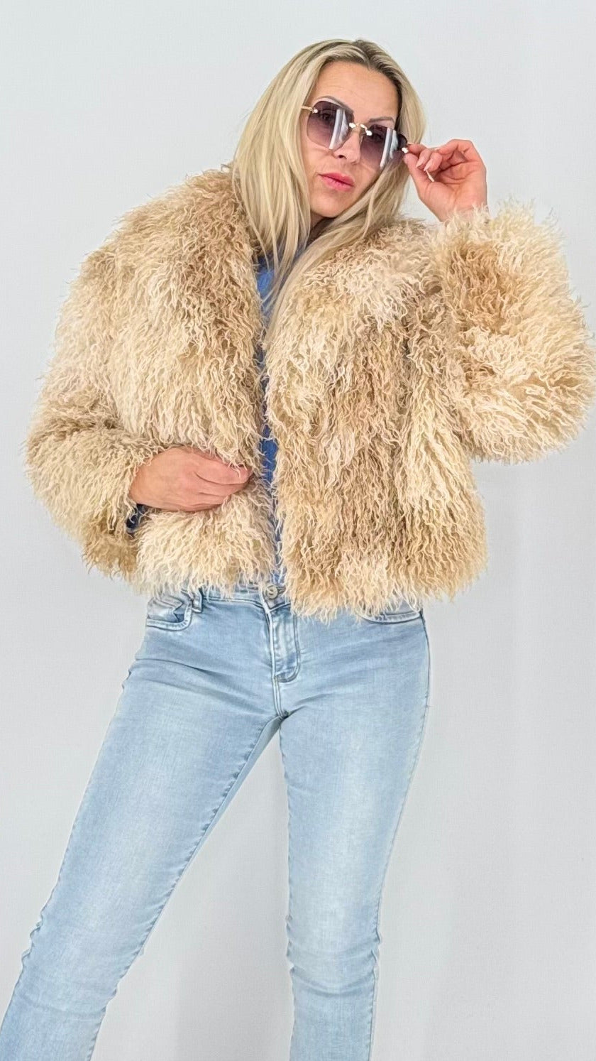 Kurze Zottel-Faux-Fur-Jacke mit Reverskragen – Beige