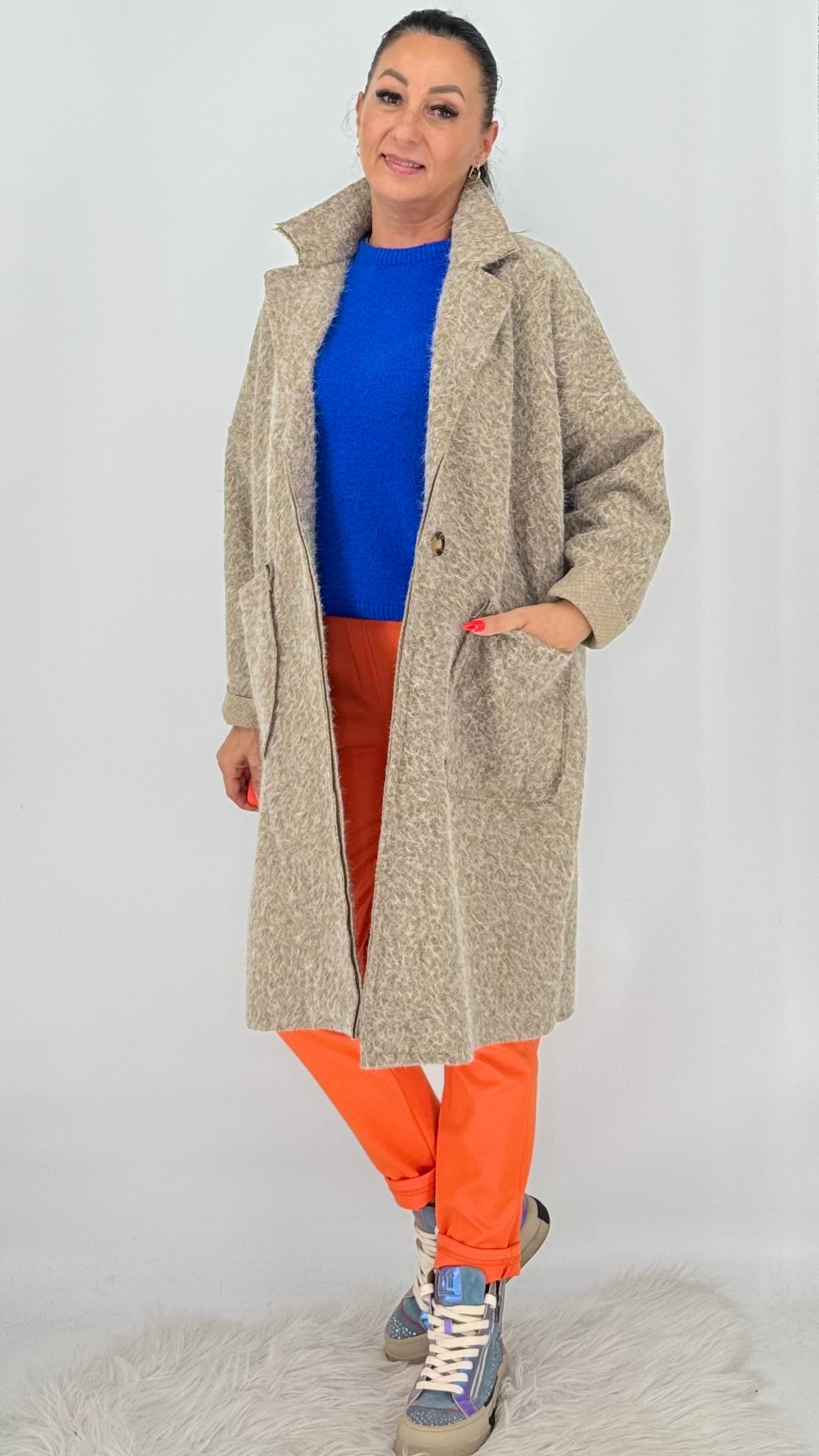 Langer Flausch-Strickmantel in Bouclé-Optik mit Reverskragen – 6 Farben