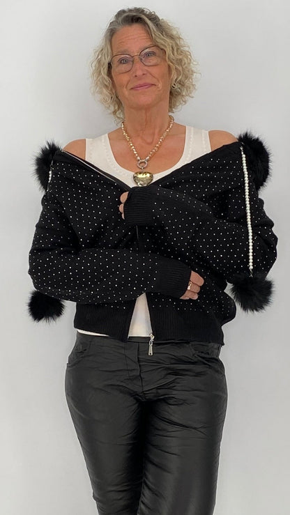 Kuschelige Strickjacke mit Fell-Details, schwarz