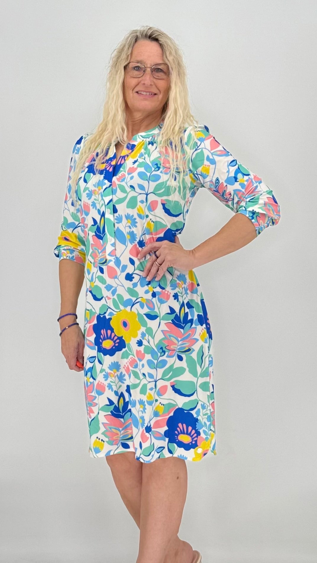 Kleid mit sommerlichen Schnitt in Rose und in Blau