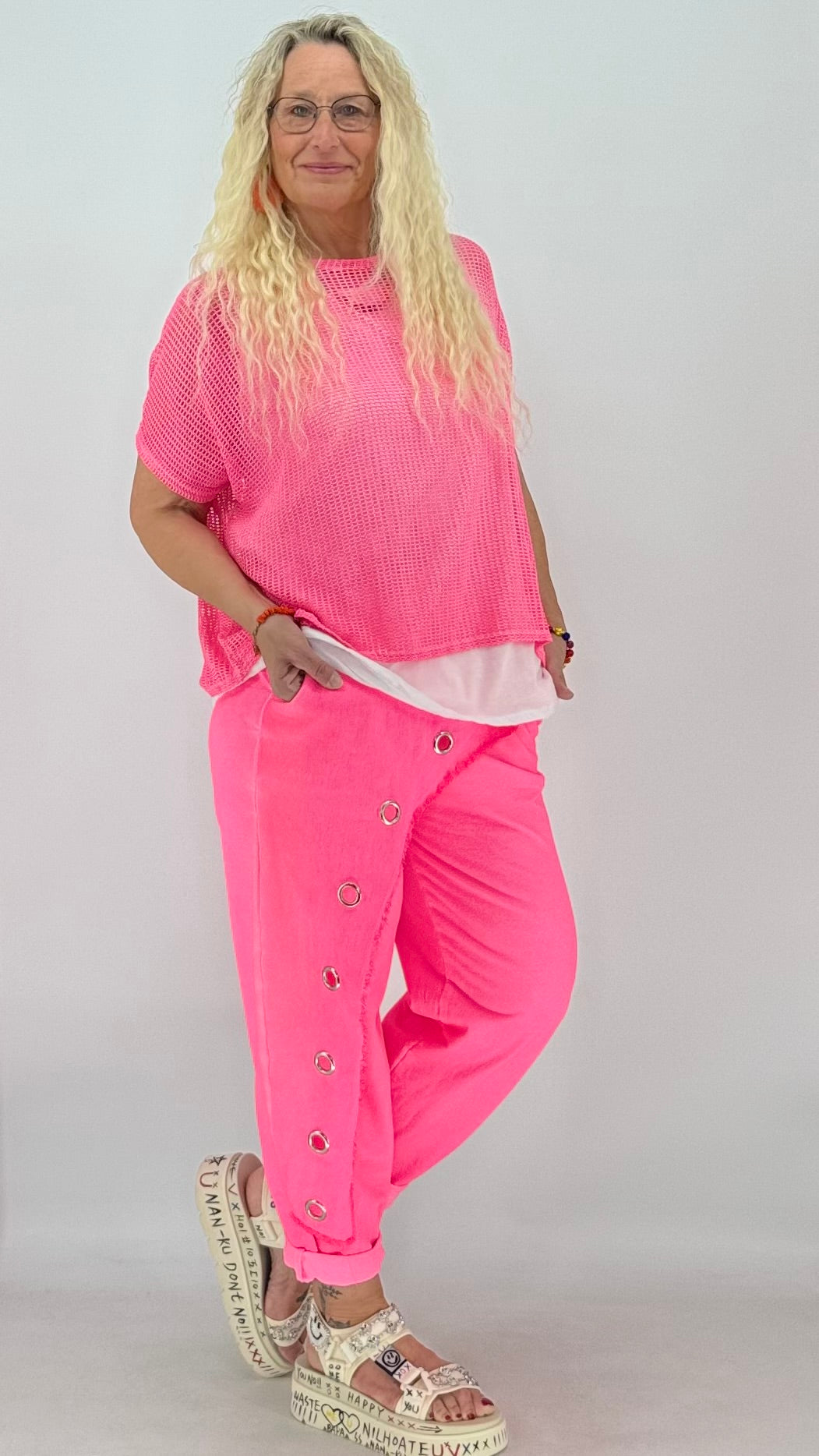 Pinkes Netzoberteil mit weißem Top "Bonjour"