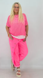 Lässige  Hose in Pink und Schwarz mit Ösen