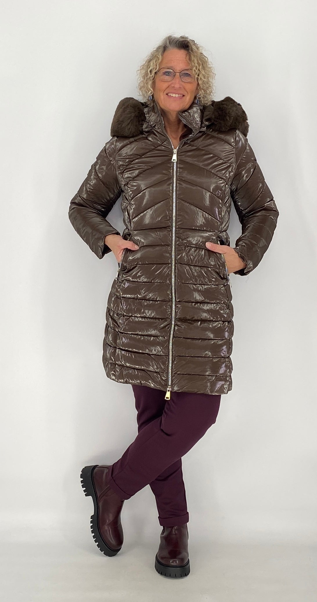 Stepp-Mantel glänzend, creme und braun