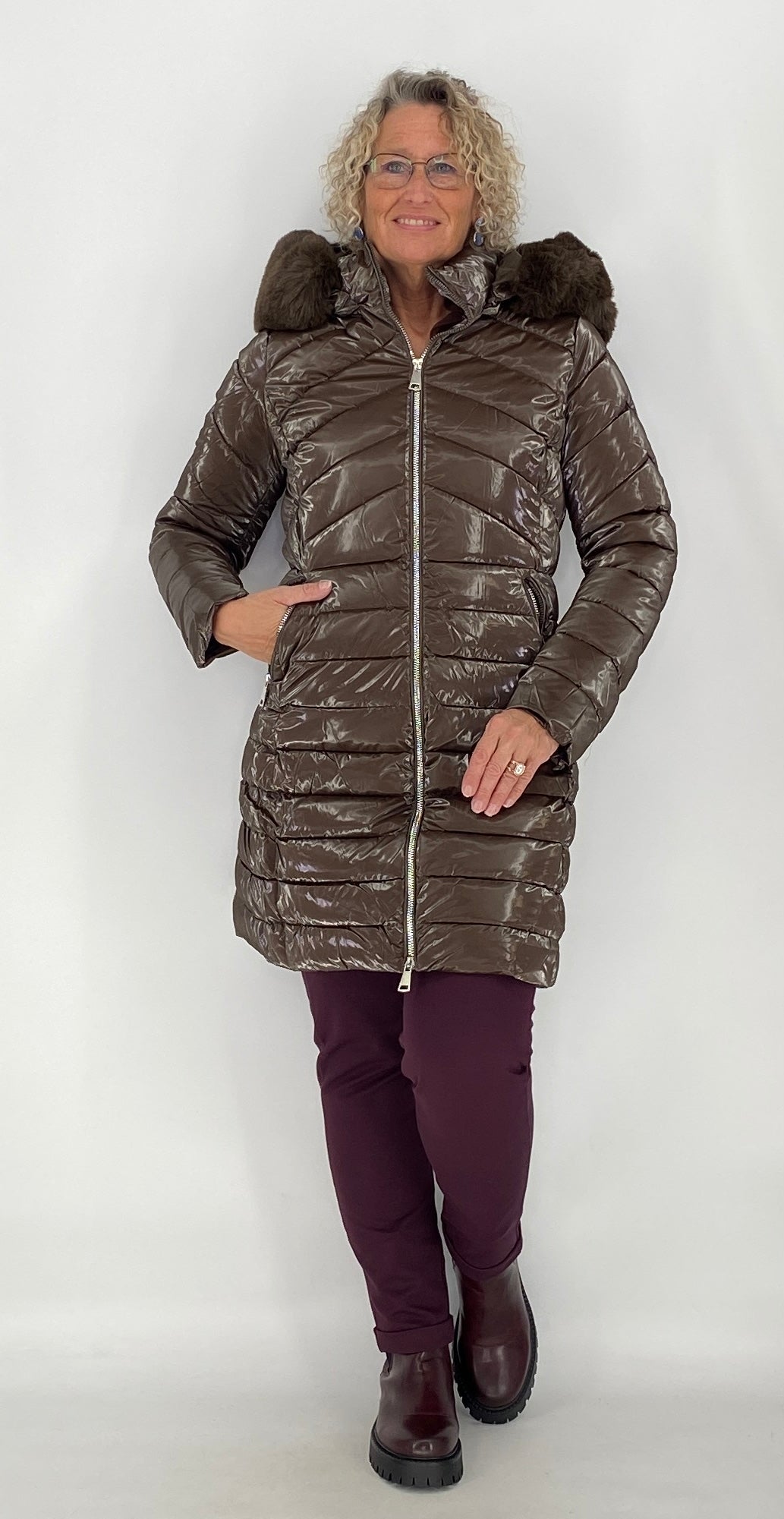 Stepp-Mantel glänzend, creme und braun