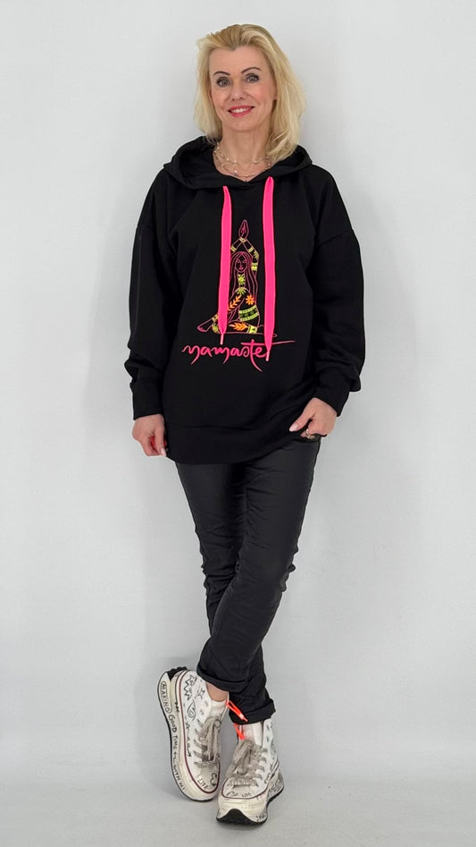 Sweatshirt "Namaste" mit Kapuze in schwarz, grün, beige