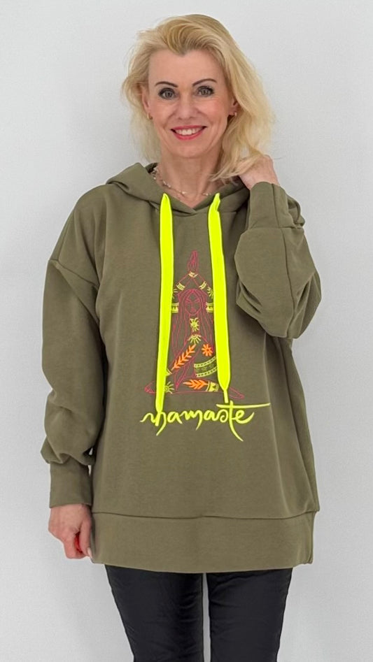 Sweatshirt "Namaste" mit Kapuze in schwarz, grün, beige