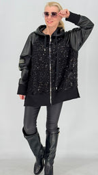 Gefütterte Sweatjacke mit Kapuze, Pailletten & Strass-Details – Schwarz