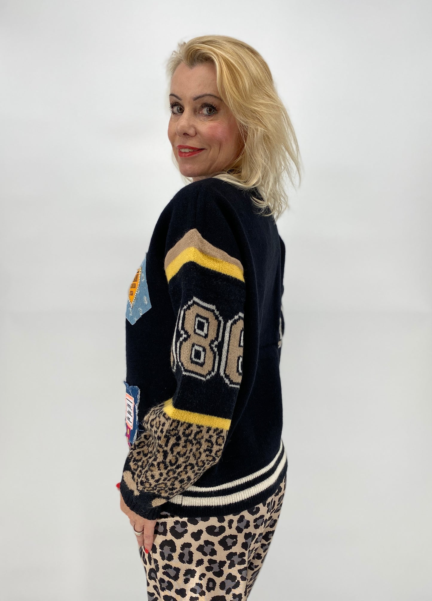 Strickjacke "1986" schwarz