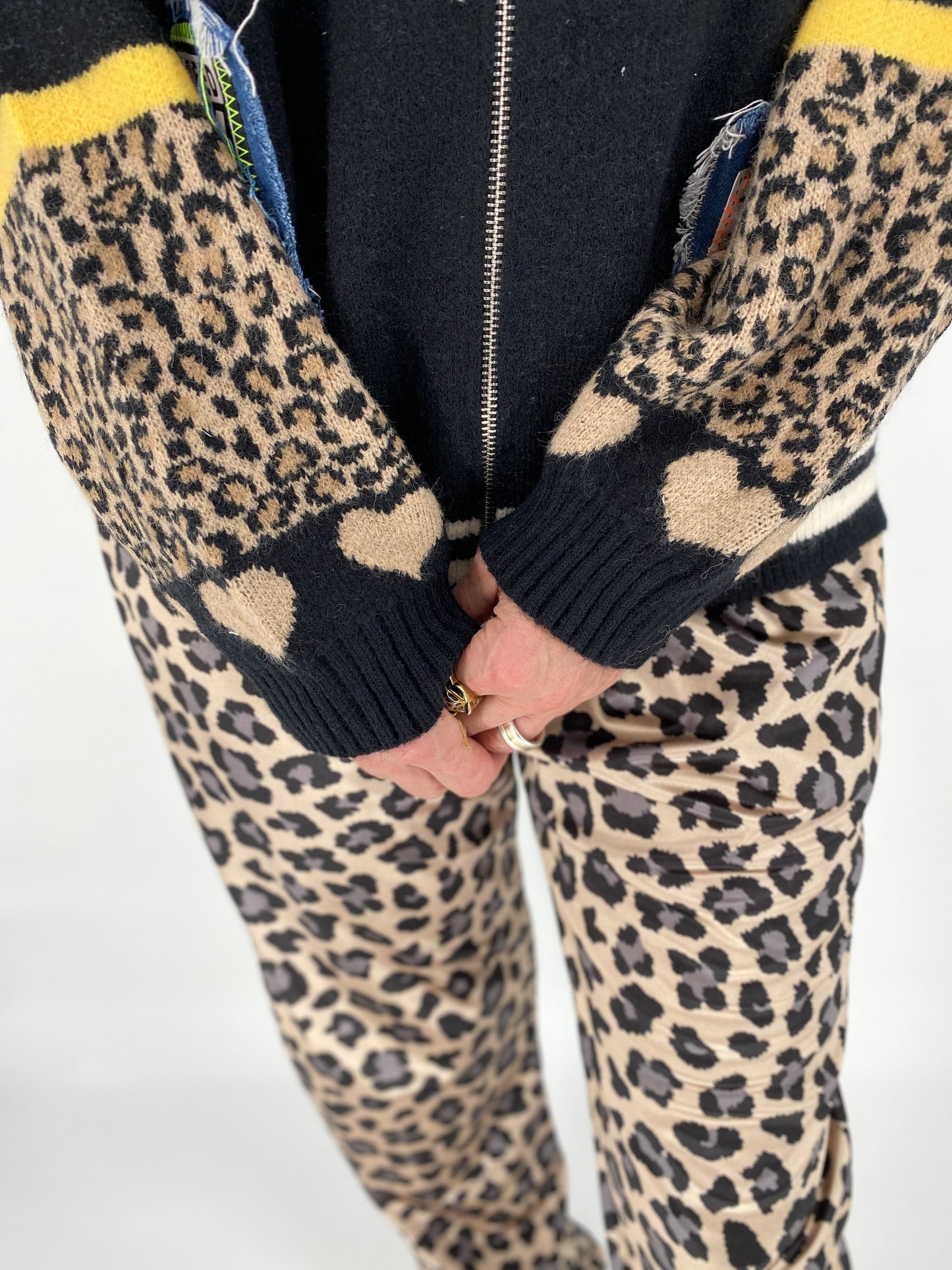 Strickjacke "1986" schwarz