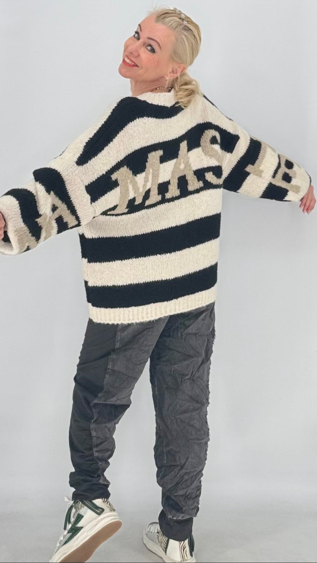 Kuscheliger Strickpullover "Namaste", Weiß/Schwarz & Braun/Mokka