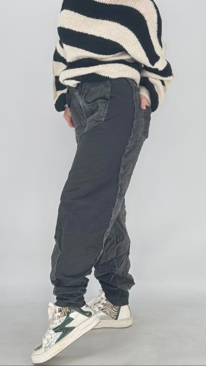 Lässige Sweat-Hose im Washed-Patchwork-Look – Grau & Schwarz