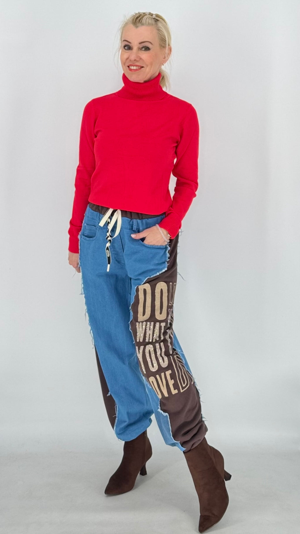 Lässige Sweat-Jeans-Mix Hose mit Print & Strass – Braun