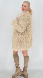 Kuschelige Wendejacke im Zottel- & Wildleder-Look – Beige