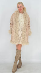 Kuschelige Wendejacke im Zottel- & Wildleder-Look – Beige