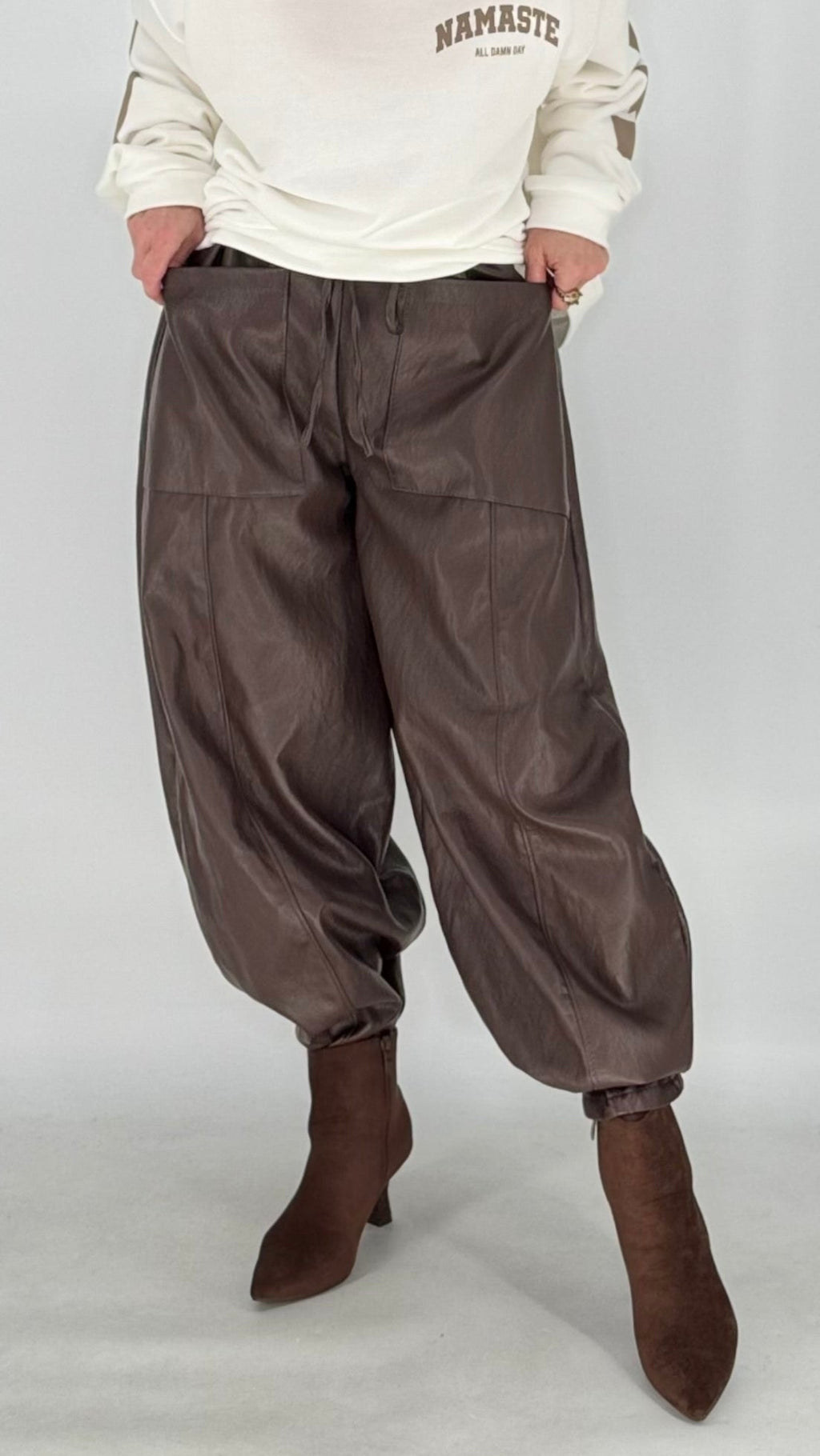 Lässige Cargohose, Lederimitat Hose, braun