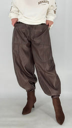 Lässige Cargohose, Lederimitat Hose, braun