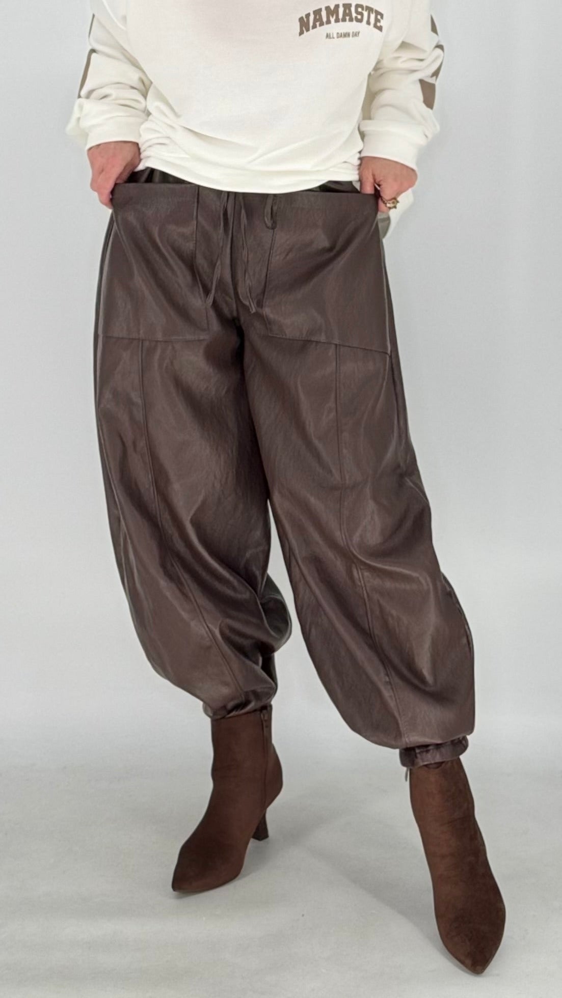 Lässige Cargohose, Lederimitat Hose, braun