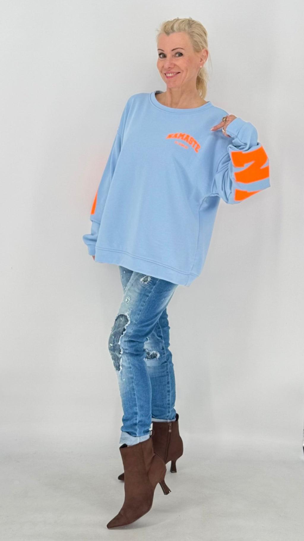 Sweatshirt "NAMASTE", creme, blau