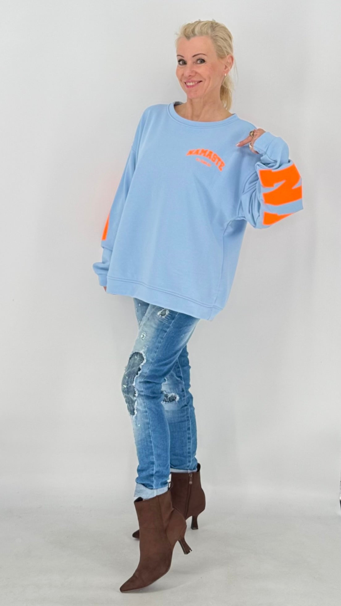 Sweatshirt "NAMASTE", creme, blau