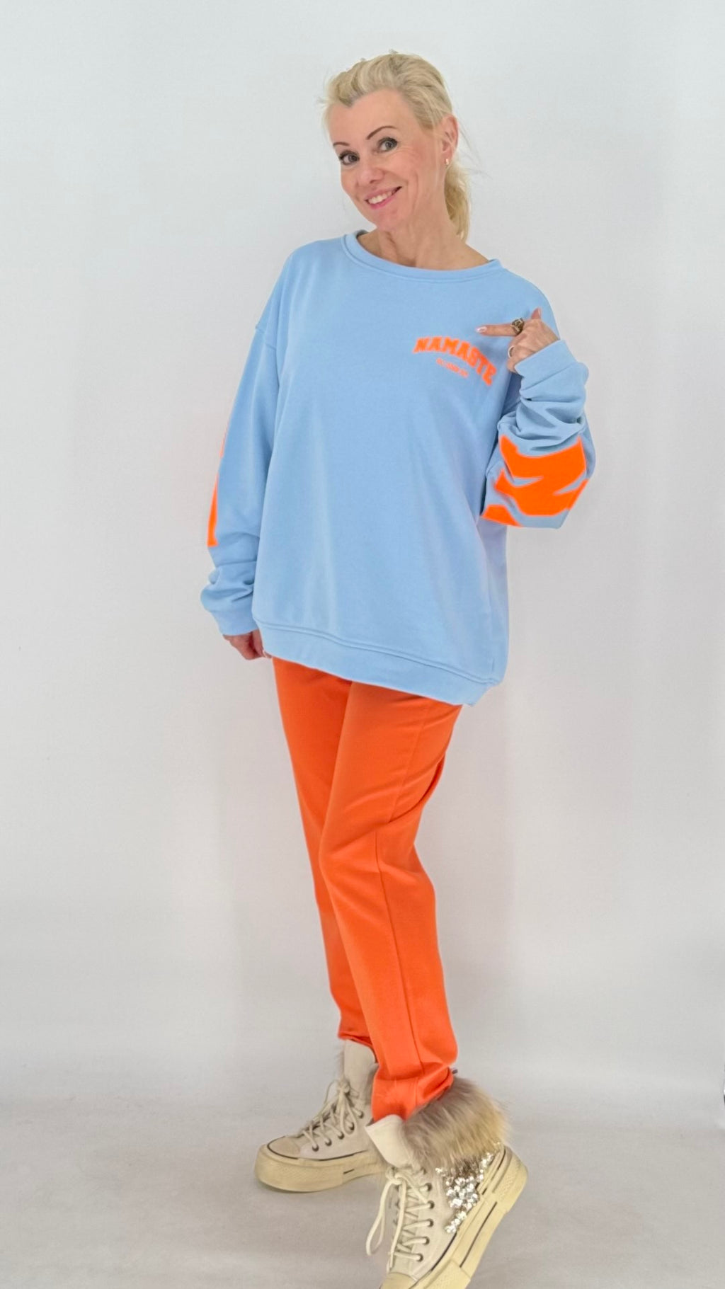Sweatshirt "NAMASTE", creme, blau