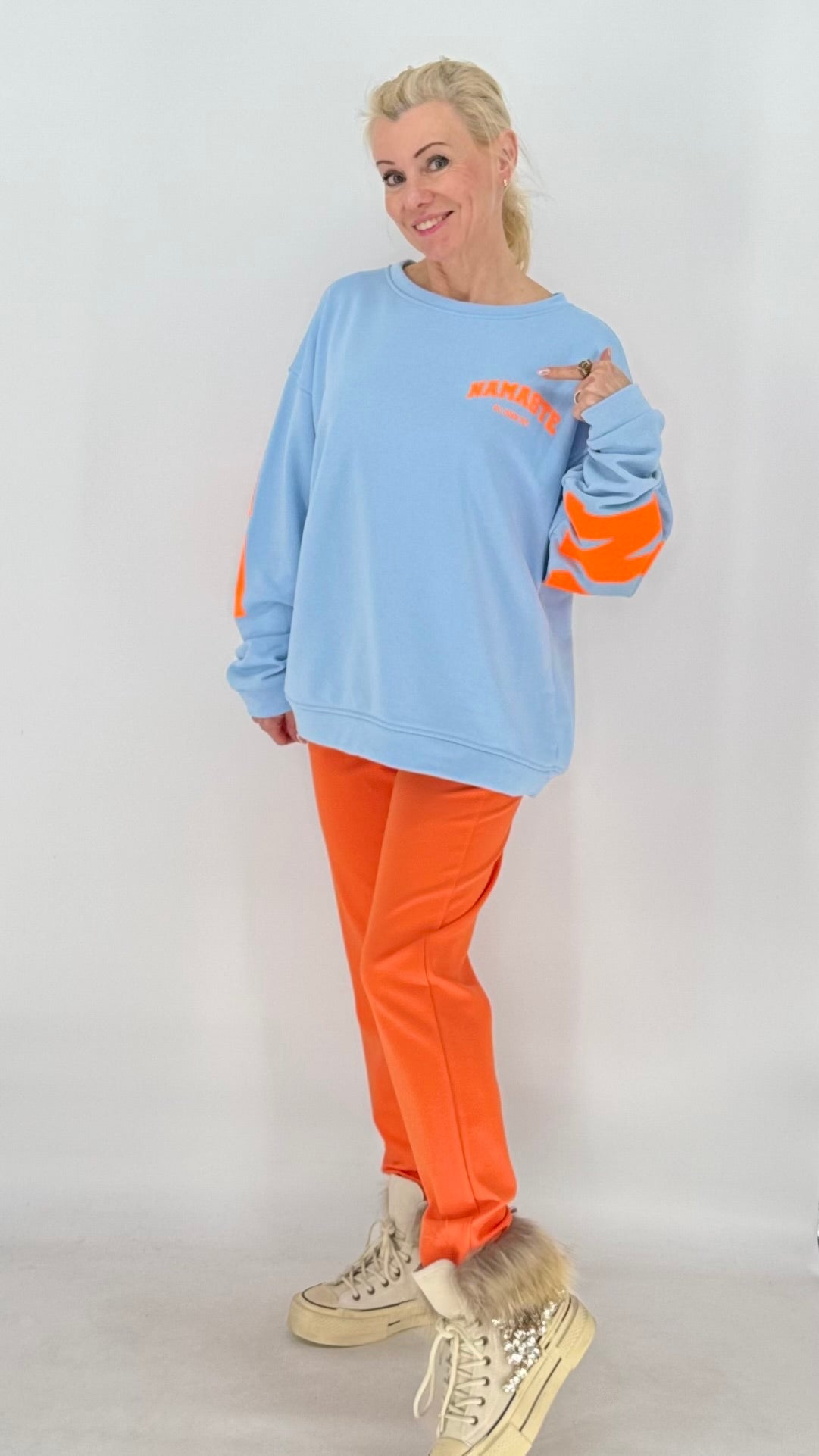 Sweatshirt "NAMASTE", creme, blau