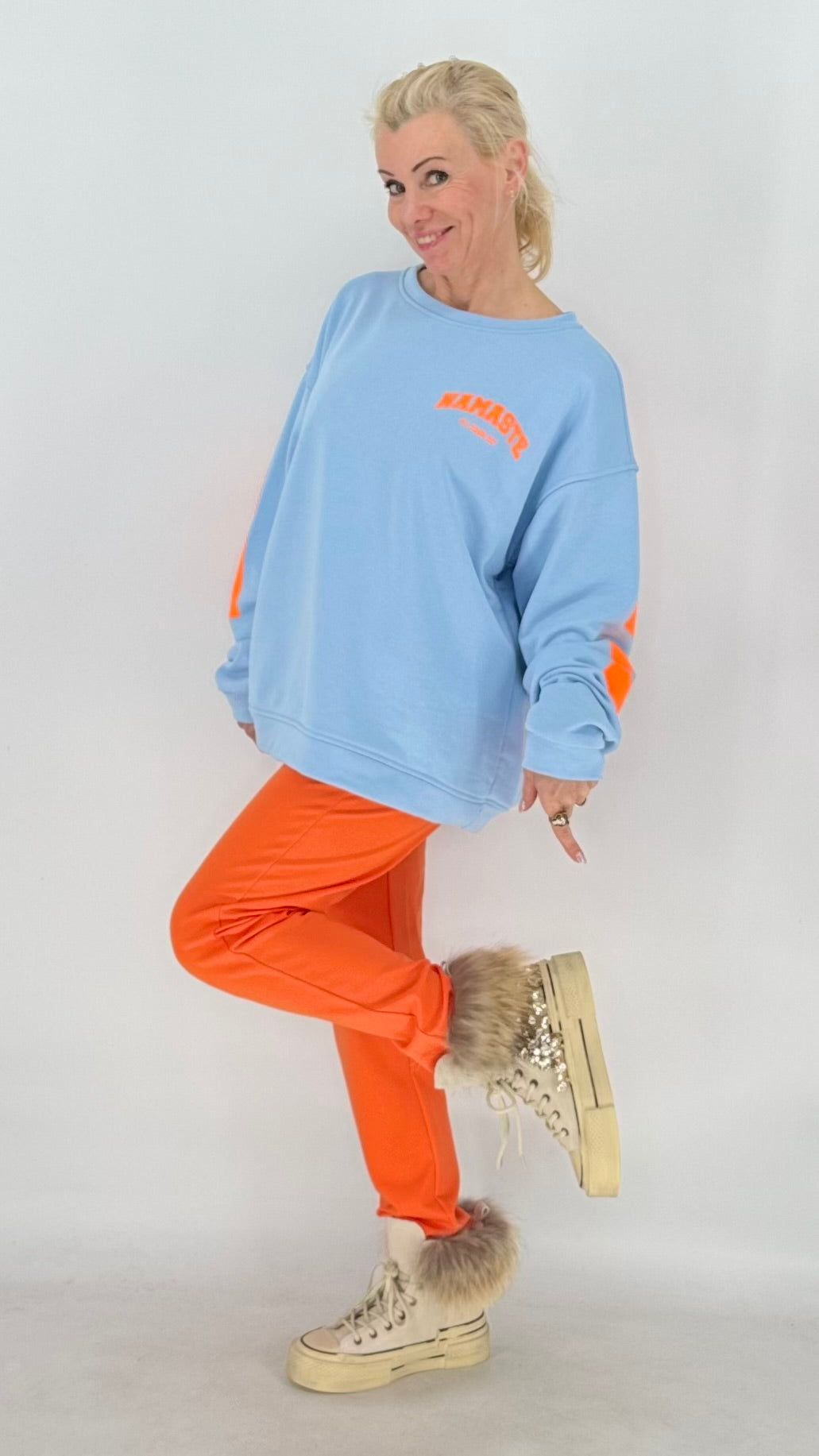 Sweatshirt "NAMASTE", creme, blau
