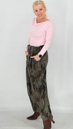 Lässige Cargohose im Camouflage-Look, dunkelolivgrün